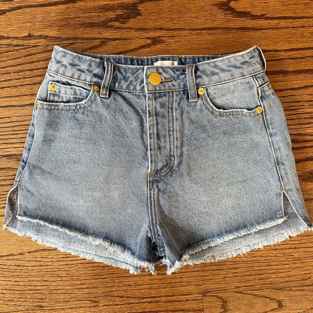 Amuse Society short jean shorts size 24